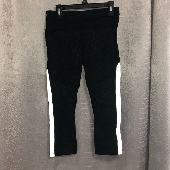 ❌SOLD❌ 🍋 Lululemon Mesh With Me Crop Sz. 4 - Picture 7 of 7